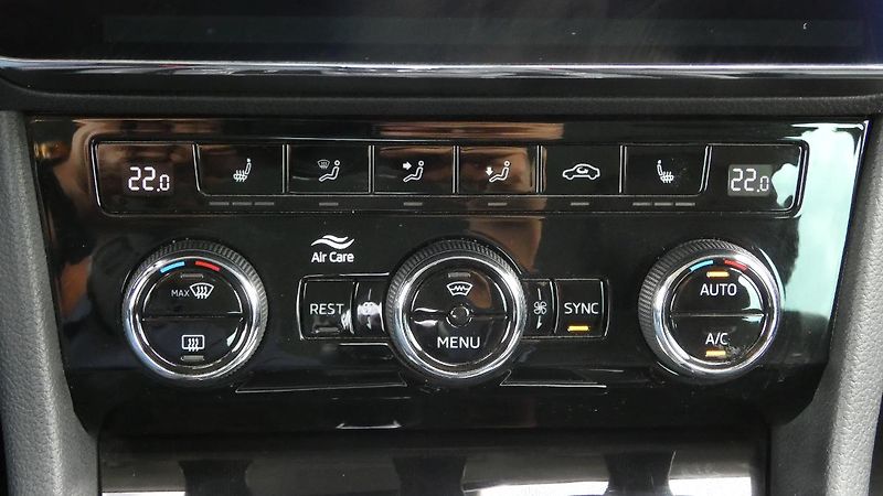 Škoda Superb 2,0 TDI 4x4 140kW L&K - fotka 17 z 30