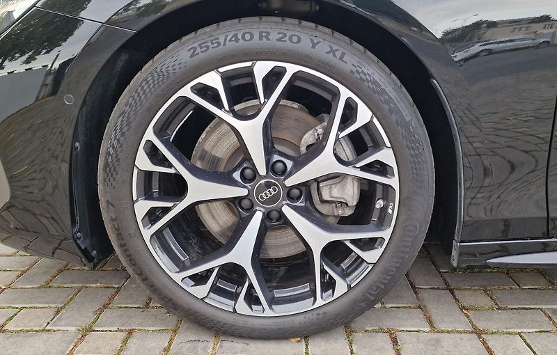 Audi A6 Avant (2025) quattro S-line Vzduch Pano Taž - fotka 21 z 52