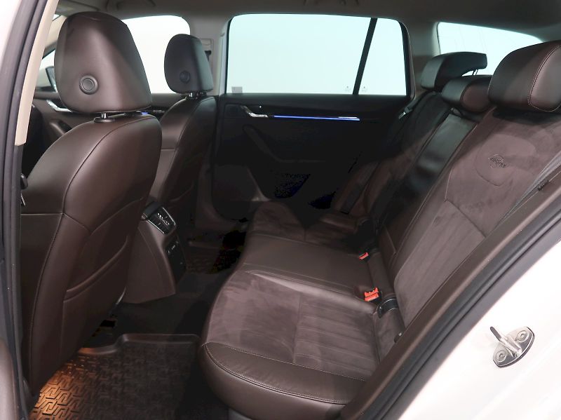 Škoda Octavia (2019) LAURIN&KLEMENT 2.0TDI 135KW 4x - fotka 16 z 40