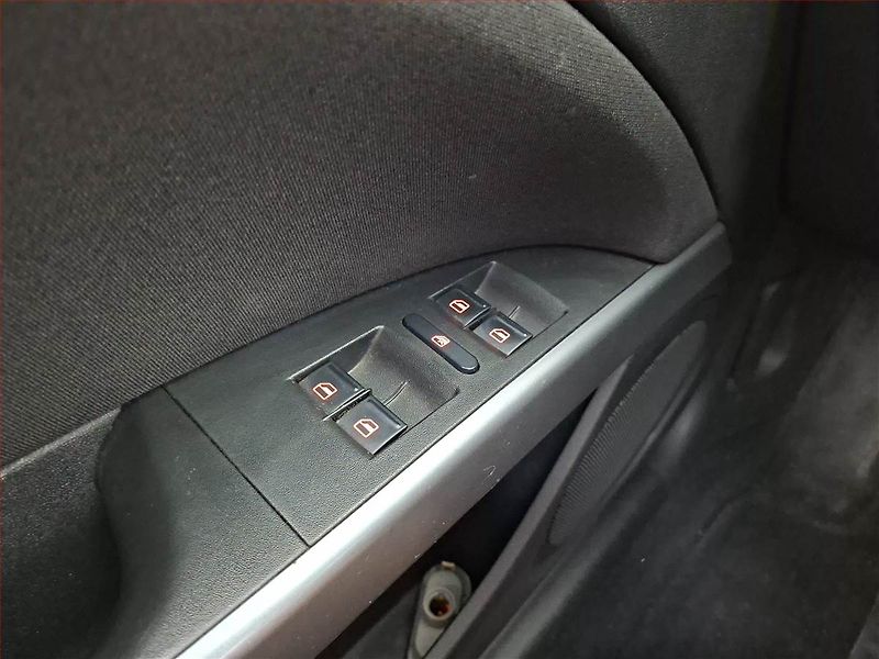 Seat Leon (2010) Comfort 1.8 TSI, jezdí výborně - fotka 17 z 18