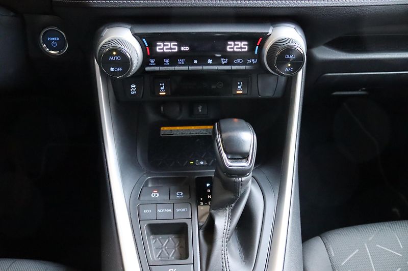 Toyota RAV4 2.5 HYBRID CVT 131kW - fotka 30 z 50