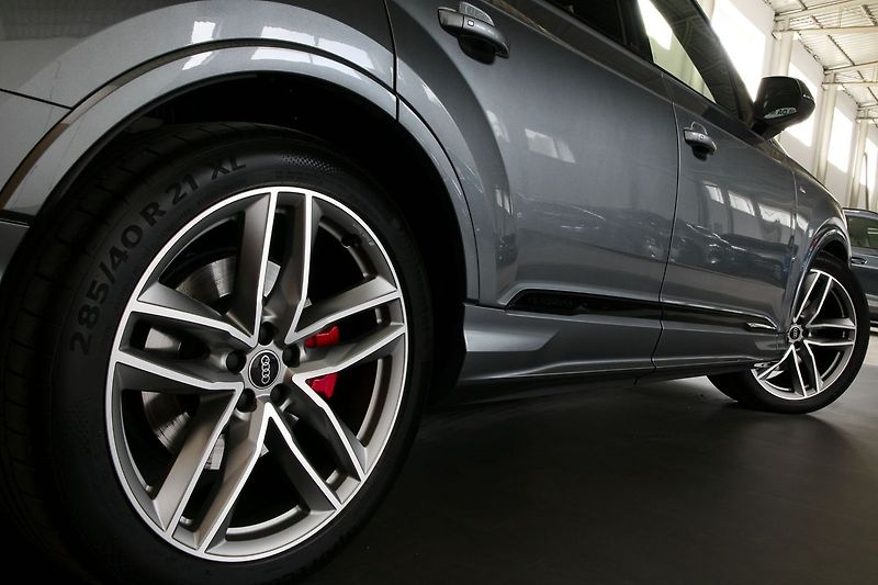Audi Q7 3.0TDI 210kW S-line 7m ZÁRUKA - fotka 9 z 50
