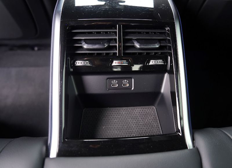 BMW Řada 8 840i Gran Coupe/Led/340 PS - fotka 31 z 49