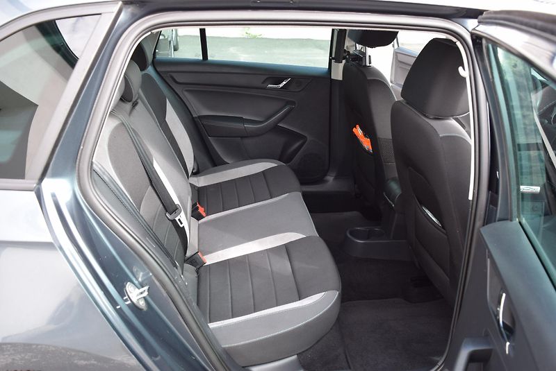 Škoda Rapid (2016) 1.2TSI 66kw AMBITION JOY XENON - fotka 35 z 49