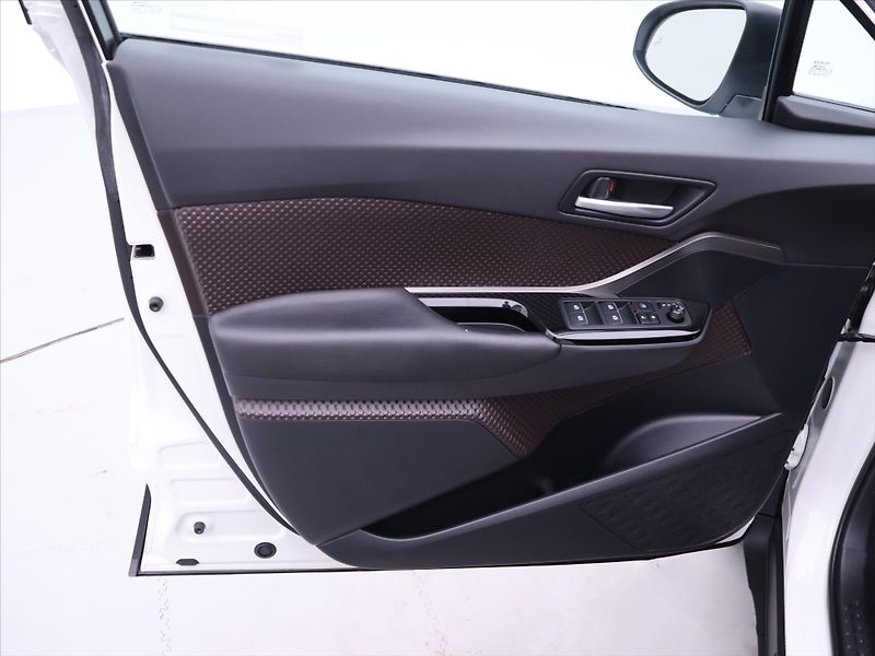 Toyota C-HR 1,8 E-CVT Executive CZ - fotka 11 z 37