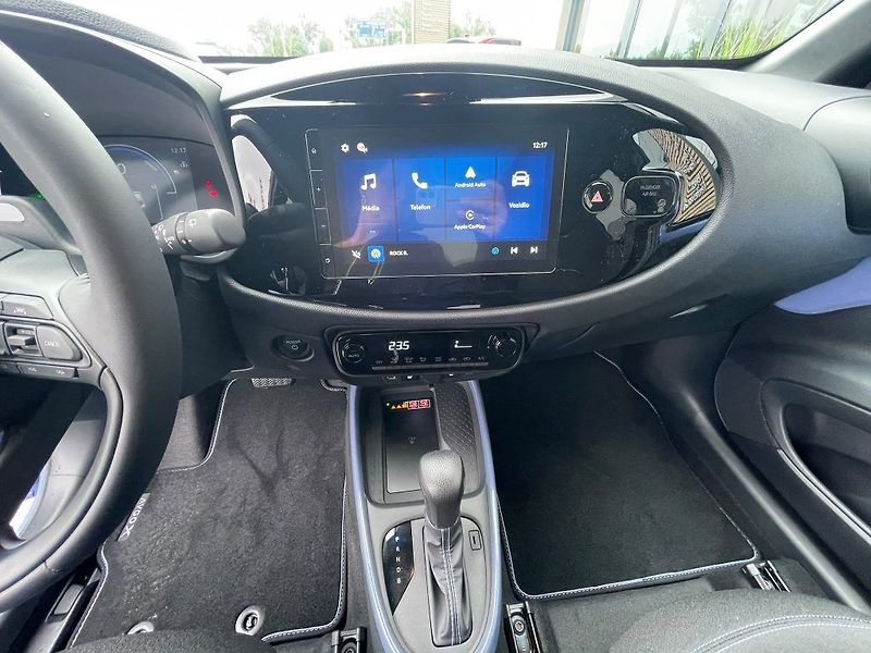 Toyota Aygo 1.5 Hybrid automat Style - fotka 17 z 27