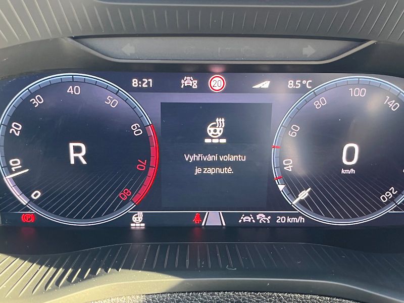 Škoda Karoq (2025) Top Selection 1,5TSI 110kW 7.s - fotka 23 z 33