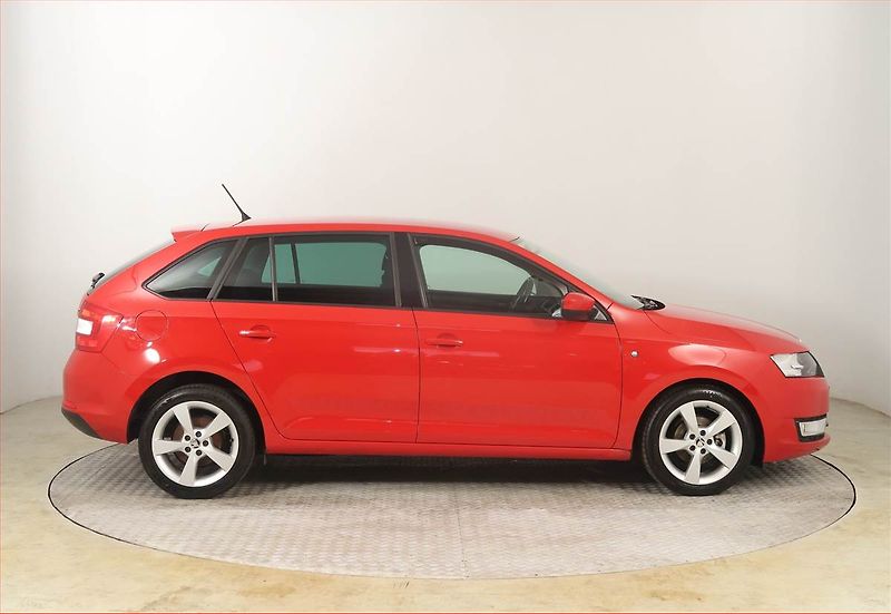 Škoda Rapid (2013) Spaceback 1.2 TSI, ČR,1.maj - fotka 6 z 17