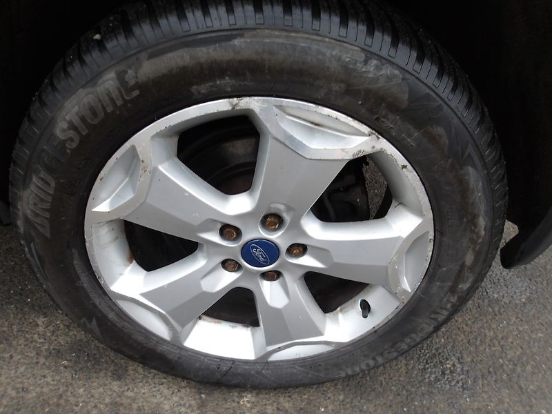 Ford Kuga 2,0TDCi TITANIUM Aut. 4x4! - fotka 28 z 32