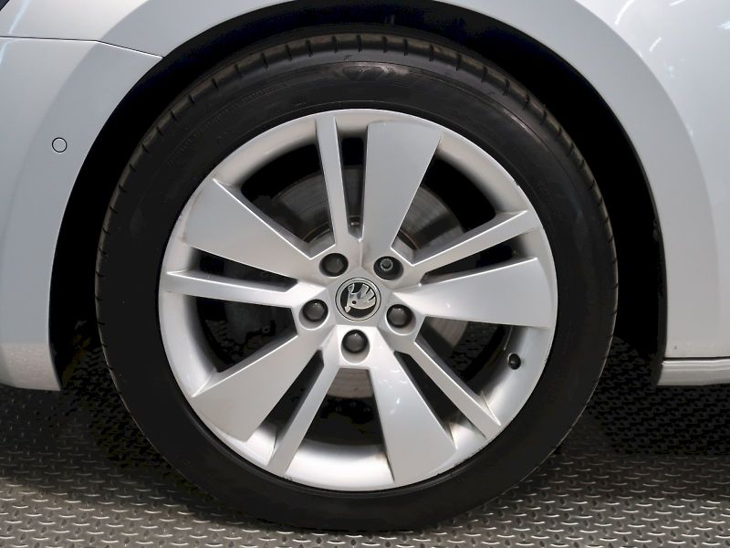 Škoda Superb (2022) STYLE 2.0TDI 147KW 4x4 DSG TAŽ - fotka 12 z 40