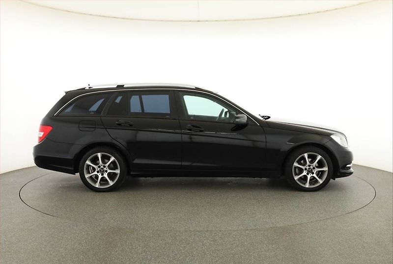 Mercedes-Benz Třídy C (2013) C 200 CDI, Automat, Navi - fotka 6 z 16