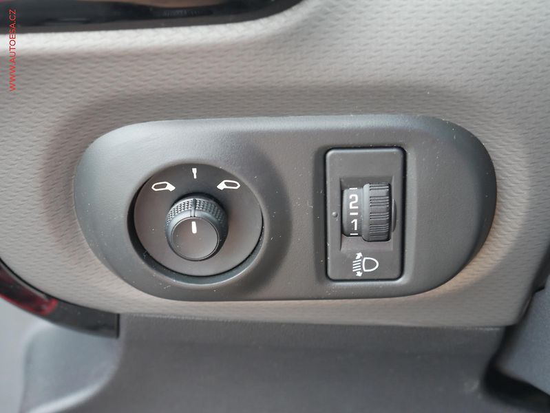 Citroën C4 Cactus (2018) 1.2 PT, ČR, servis.kniha, AC - fotka 18 z 19