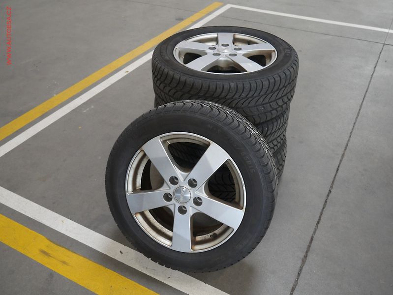 Hyundai i30 (2015) 1.6CRDi, ČR, autoAC - fotka 17 z 17