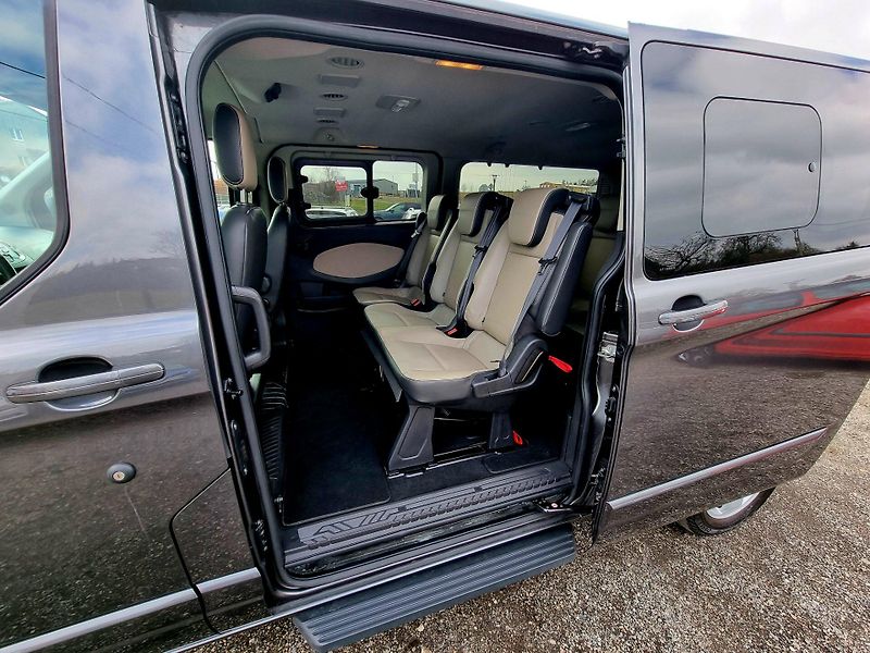 Ford Tourneo Custom (2017) 2,0 TDCi 96kW L2 Titanium,8.mí - fotka 11 z 23