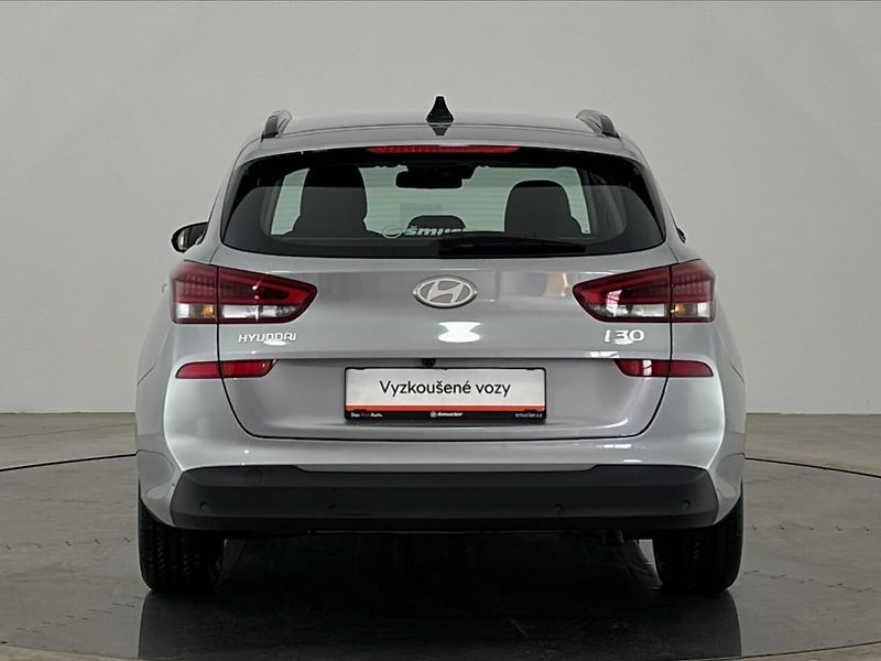Hyundai i30 Smart DCT - fotka 17 z 26