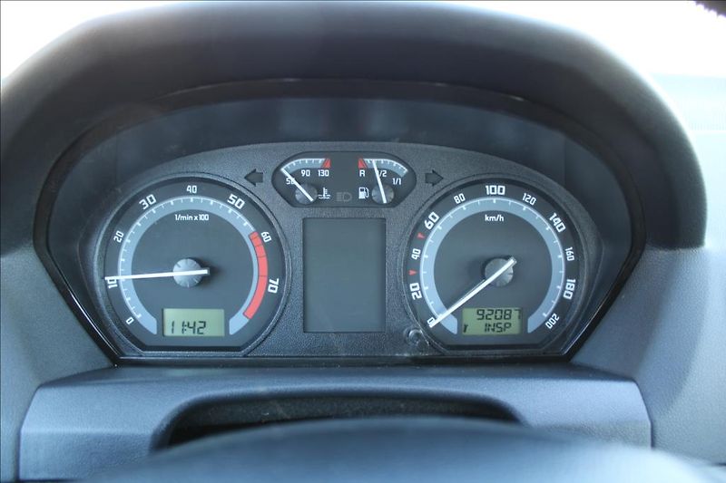 Škoda Fabia 1,4 i 16V  2.maj.,ČR,92.077km - fotka 14 z 19