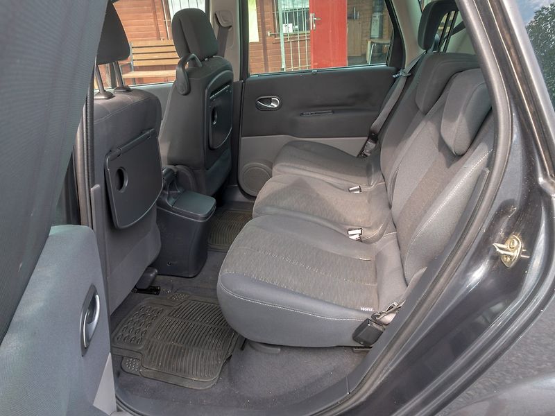 Renault Scénic (2006) 1.6i 82KW – PO ROZVODECH - fotka 25 z 38