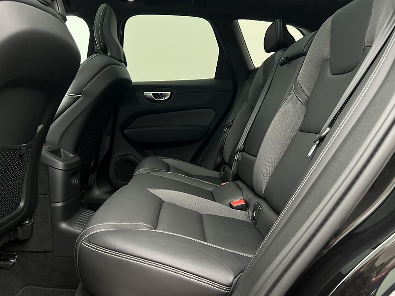 Volvo XC60 T6 AWD BLACK EDITION RESKIN - fotka 6 z 50