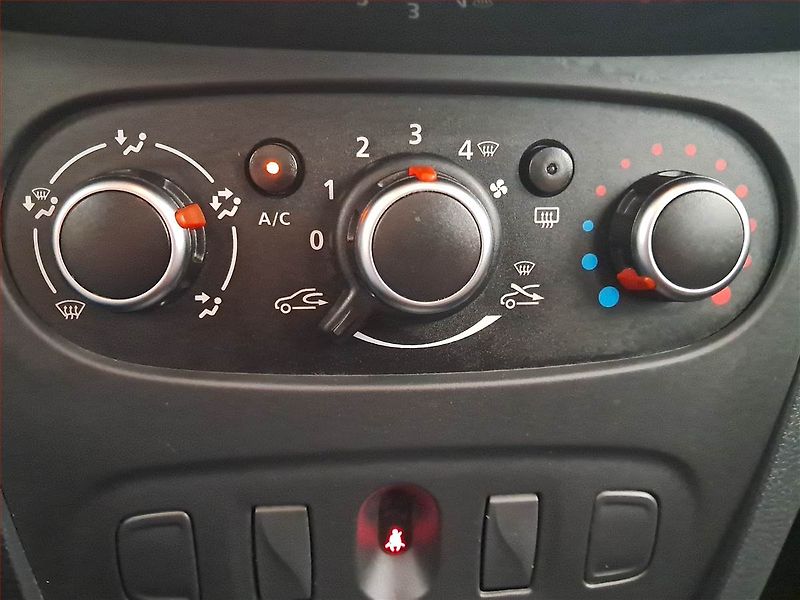 Dacia Sandero (2017) 1.2 16V, Navi - fotka 15 z 16