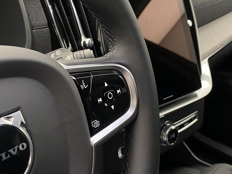 Volvo XC90 T8 AWD RECHARGE DARK REZERVACE - fotka 21 z 67