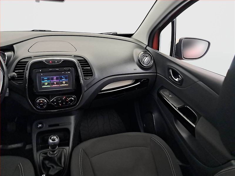 Renault Captur (2017) Limited 1.2 TCe, ČR,1.maj - fotka 8 z 19