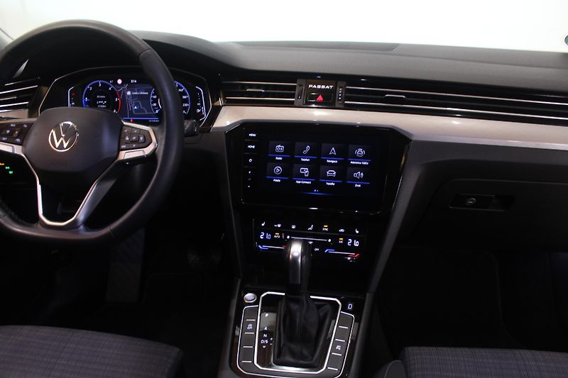 Volkswagen Passat (2020) 2.0TDI DSG Navi Tažné Display - fotka 14 z 25