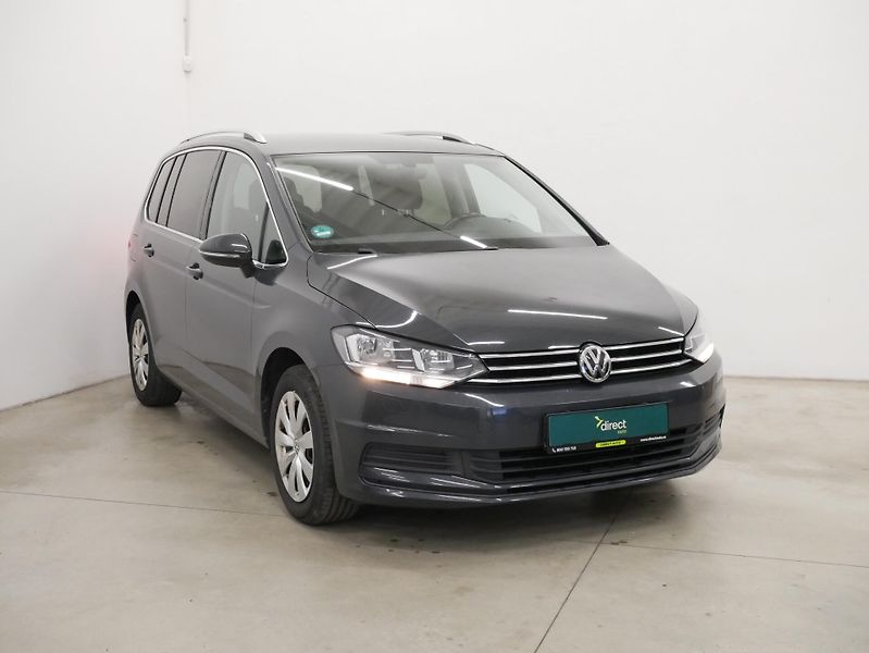 Volkswagen Touran - fotka 8 z 26