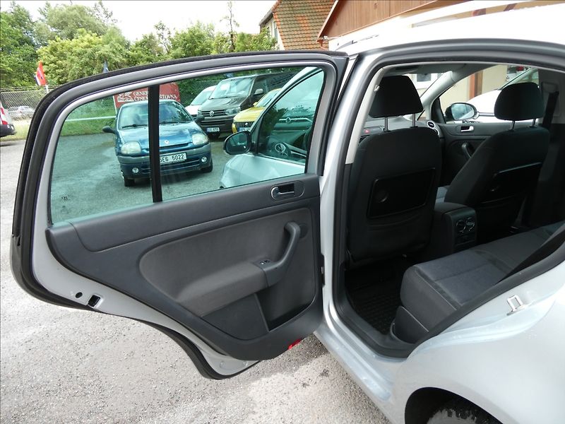 Volkswagen Golf Plus 1,2 TSi 77kW,STYLE,po servise - fotka 20 z 39