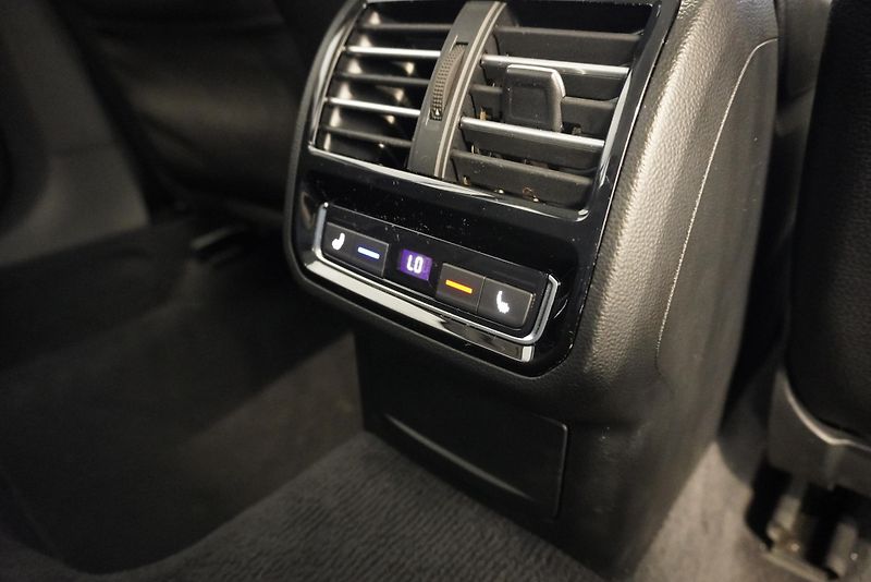 Volkswagen Passat 2.0TDi HIGHLINE DSG - fotka 30 z 42
