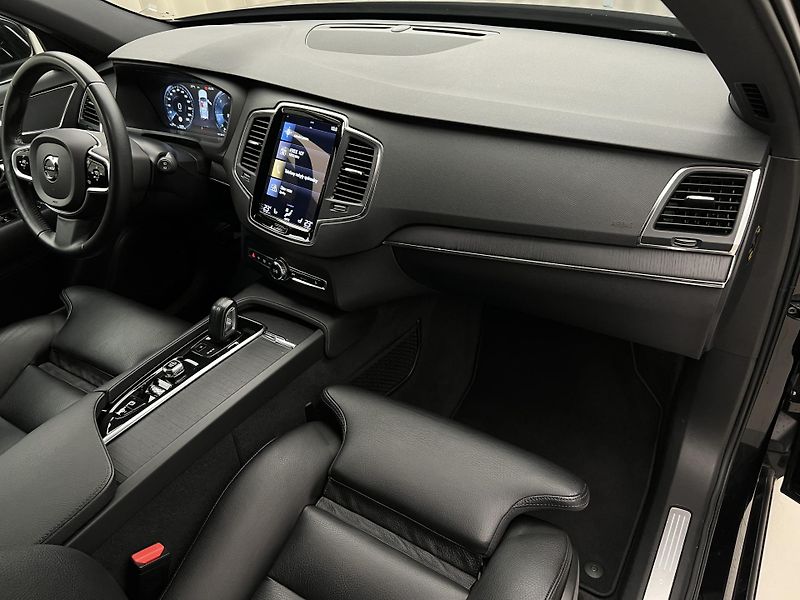 Volvo XC90 B5 AWD MOMENTUM PRO AUT - fotka 20 z 40
