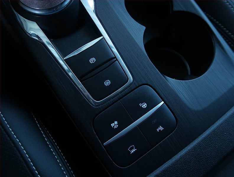 Ford Kuga (2023) Vignale 2.5 Hybrid - fotka 18 z 27