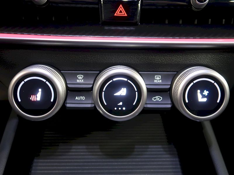 Škoda Superb (2025) iV SPORTLINE 1.5TSI 150KW NAVI - fotka 38 z 47