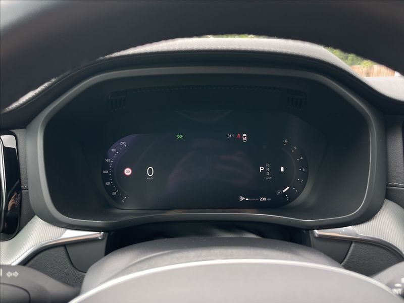 Volvo XC60 2,0 B4 A8 Ultimate Dark - fotka 9 z 23