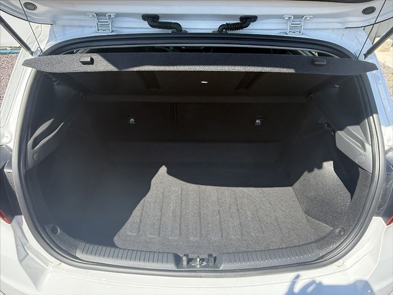Hyundai i30 1,5 CVVT 71kW Family Climate - fotka 21 z 25