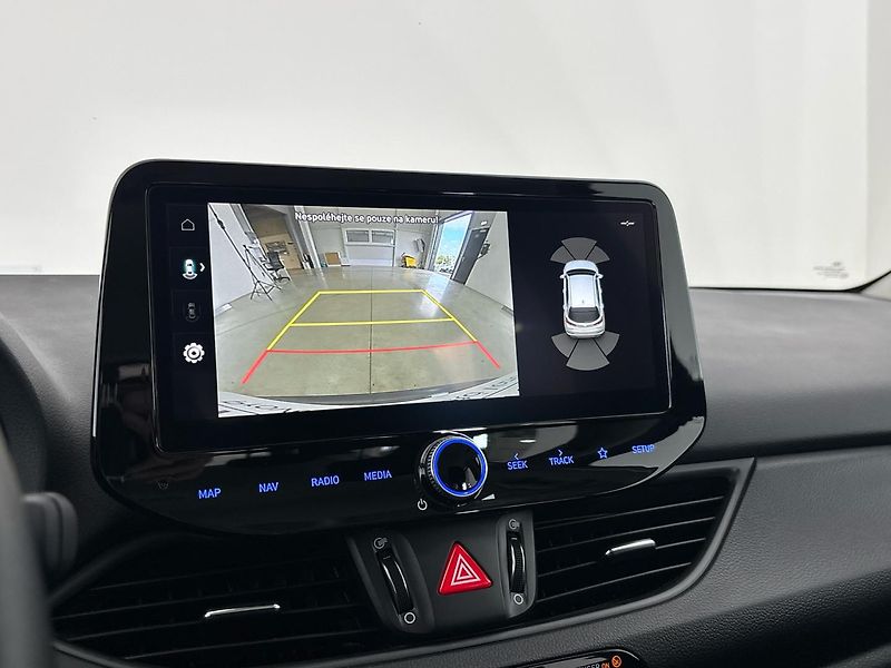 Hyundai i30 Smart DCT - fotka 23 z 26