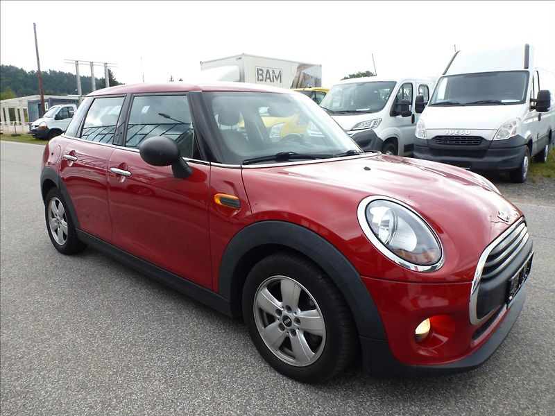 Mini One 1,5 D 5 dveří  TWINPOWER TURBO - fotka 6 z 51