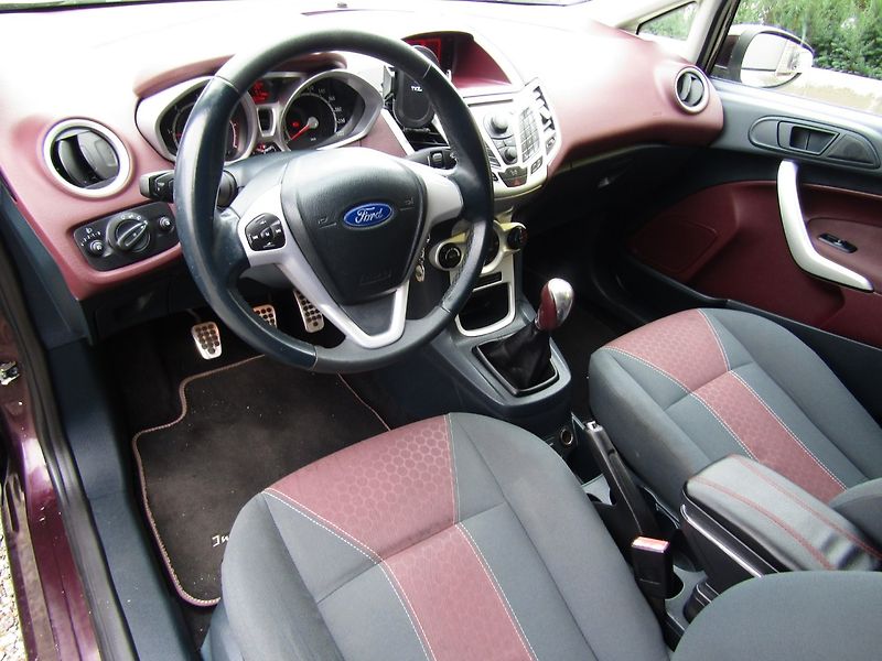 Ford Fiesta (2009) 1.6 TDCi 66kW - fotka 13 z 34