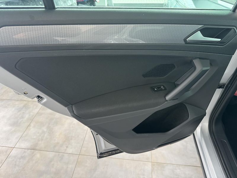 Volkswagen Tiguan (2023) 2,0TDi DSG REZERVACE - fotka 22 z 38