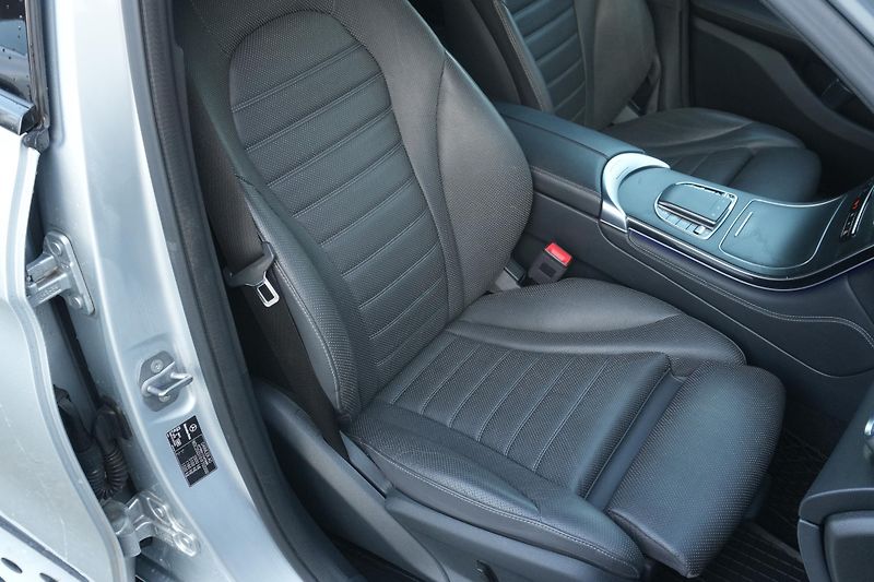 Mercedes-Benz GLC 220d, Vzduch, Ventilace,Záruka - fotka 39 z 41