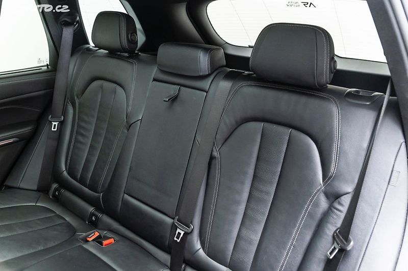 BMW X5 xDrive40d*vzduch*pano*záruka - fotka 9 z 44