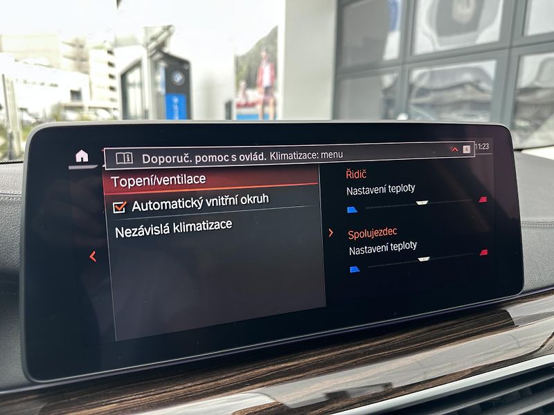 BMW Řada 5 530e xDrive Model Luxury - fotka 16 z 23