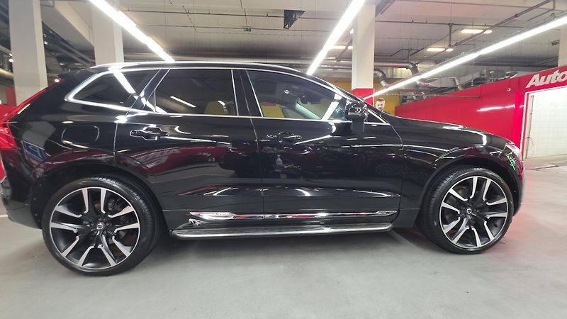 Volvo XC60 (2019) - fotka 3 z 18