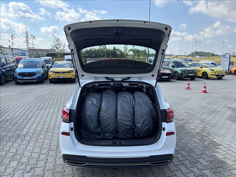 Hyundai i30 1,5 Smart 81kW kombi - fotka 10 z 34