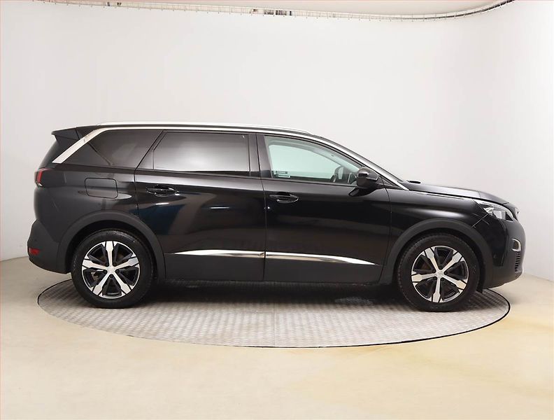 Peugeot 5008 (2019) PureTech 130, 7 míst - fotka 6 z 25