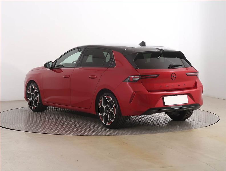 Opel Astra (2022) GS-Line 1.2 Turbo, Automat - fotka 4 z 20