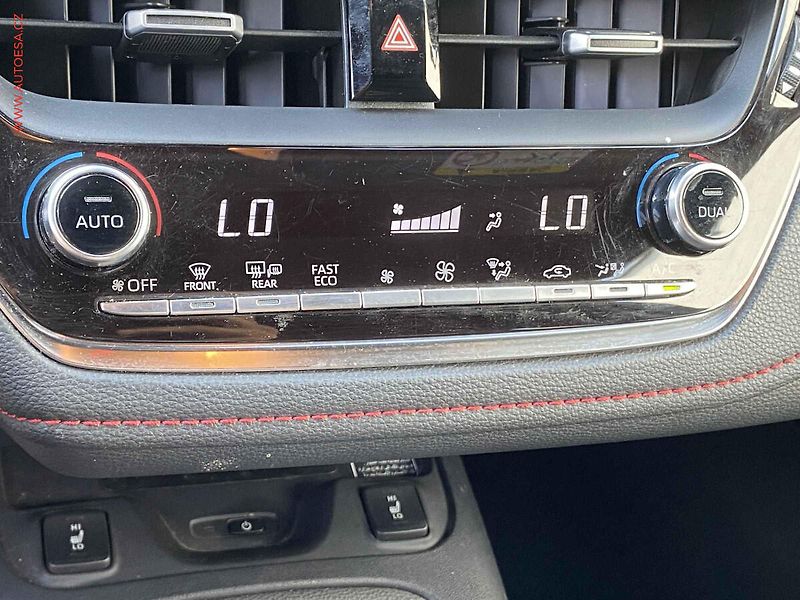 Toyota Corolla (2019) 1.2, 1.maj,ČR, Selection - fotka 17 z 20