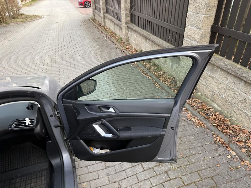 Peugeot 308 (2018) - fotka 13 z 17