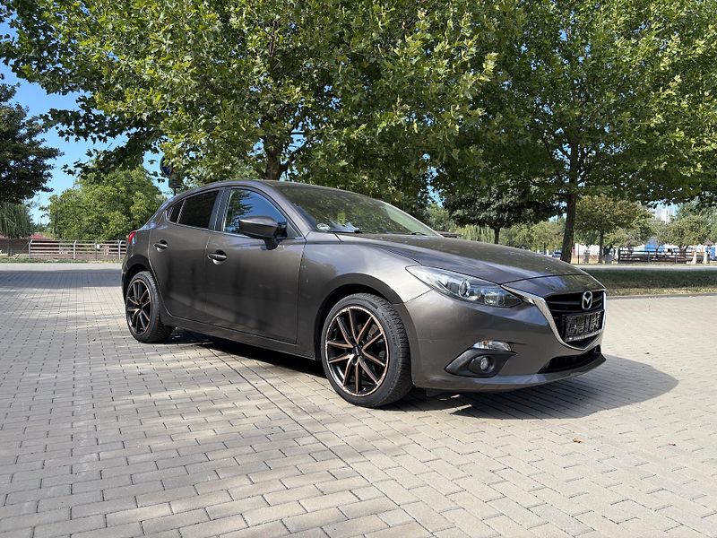 Mazda 3 2.0 121kw Center-Line - fotka 15 z 30