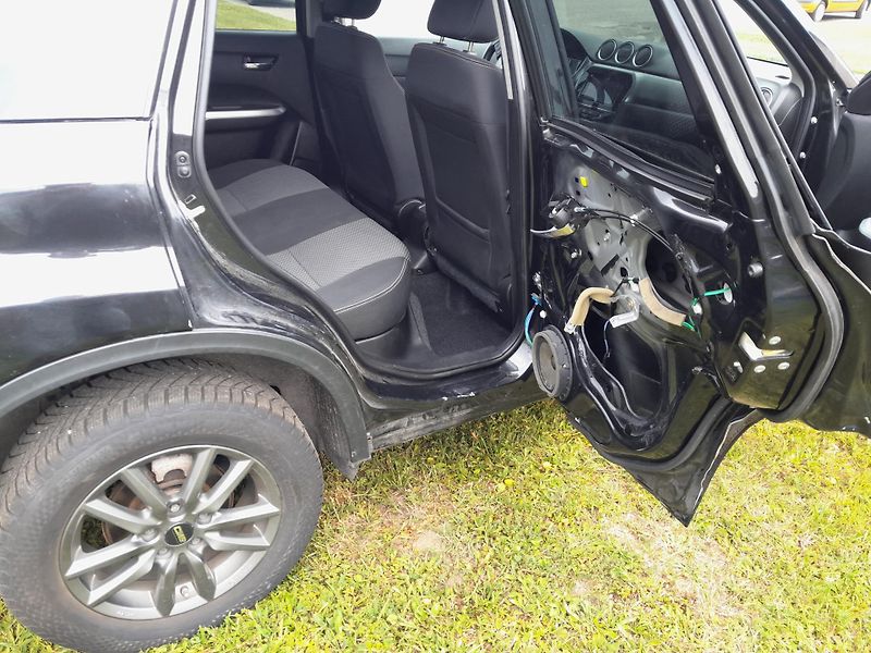 Suzuki Vitara 1,6 VVT Serviska 2x klíč - fotka 11 z 23