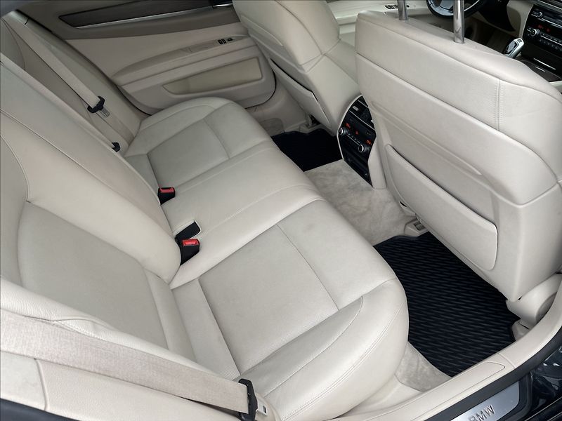 BMW Řada 7 740D XDRIVE ČR. - fotka 28 z 32